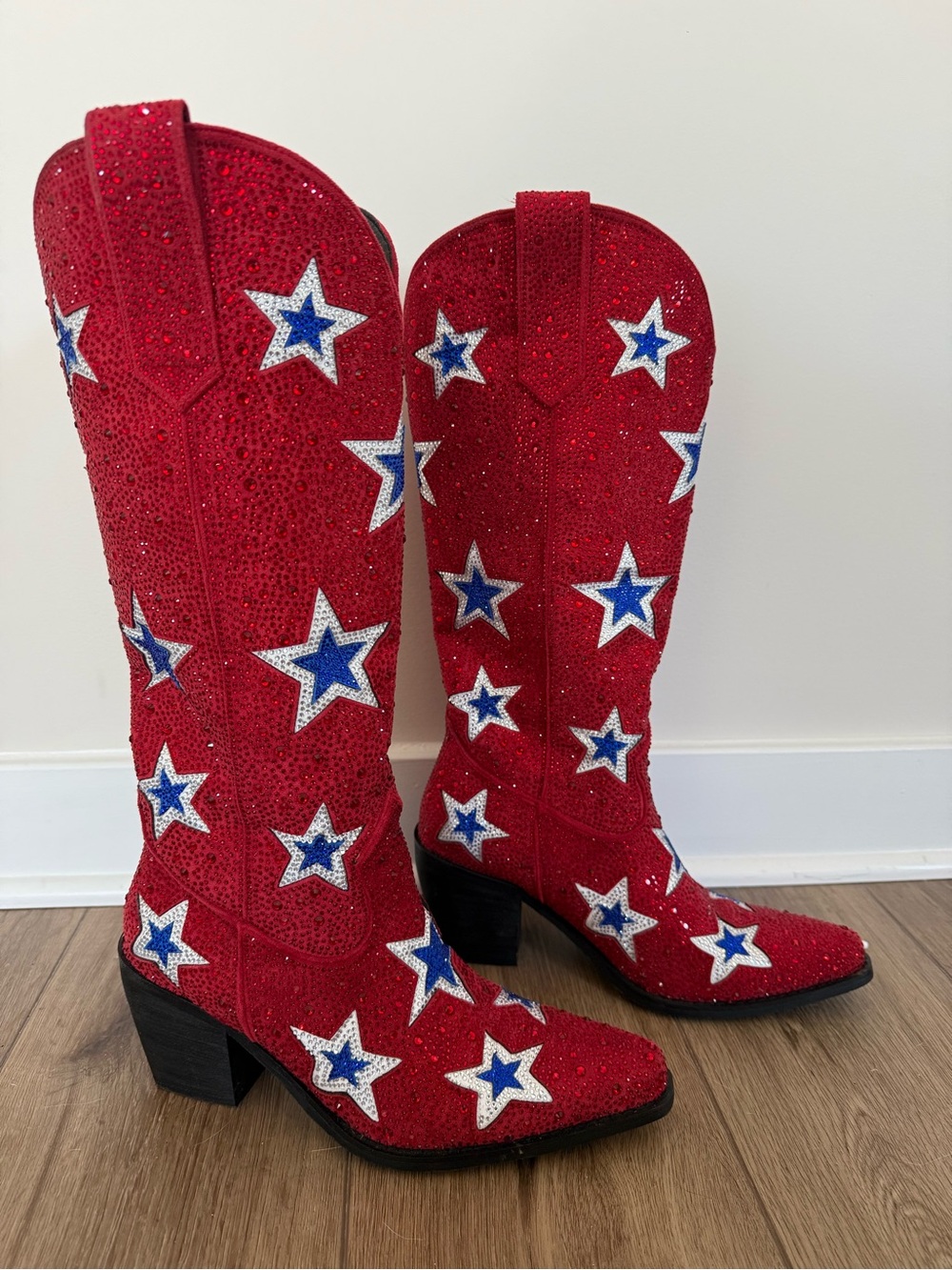 Red Star-Accent Cowboy Boots - Picture 3 of 6